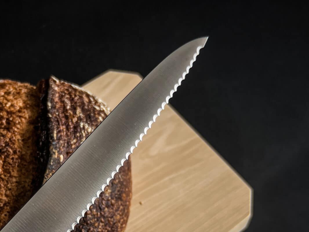 KIKUSUMI ARTISAN BREAD KNIFE SERRATED BLADE